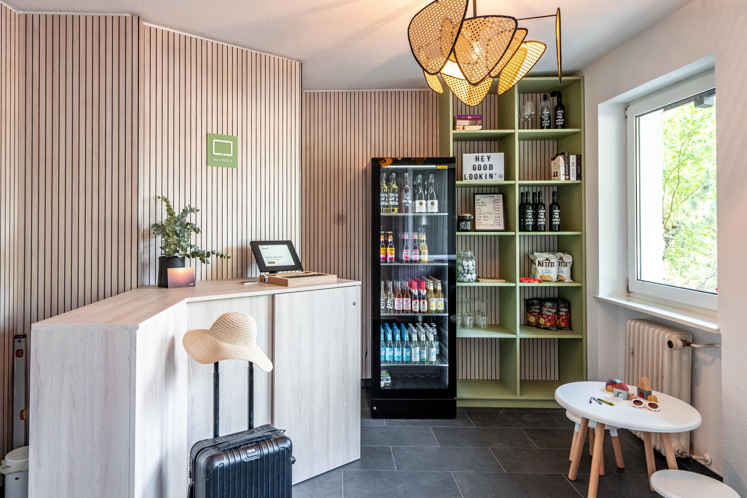 yoga_retreat_flying_mat_yoga_stuub_fotos_hinterzarten_lobby